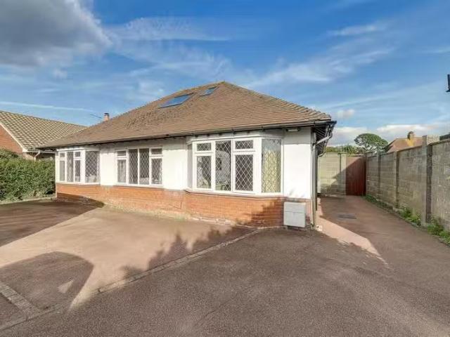 Cheap 2 BA 3 bedroom detached bungalow for rent in St. Andrews.