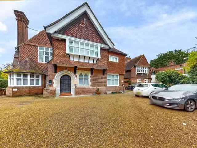 Deal! 2 BA 3 bedroom flat for rent in Shortlands Road, Bromley.