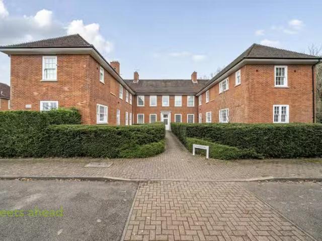 New 2 BA 3 bedroom house for rent in Cayton Road, Coulsdon, Su.