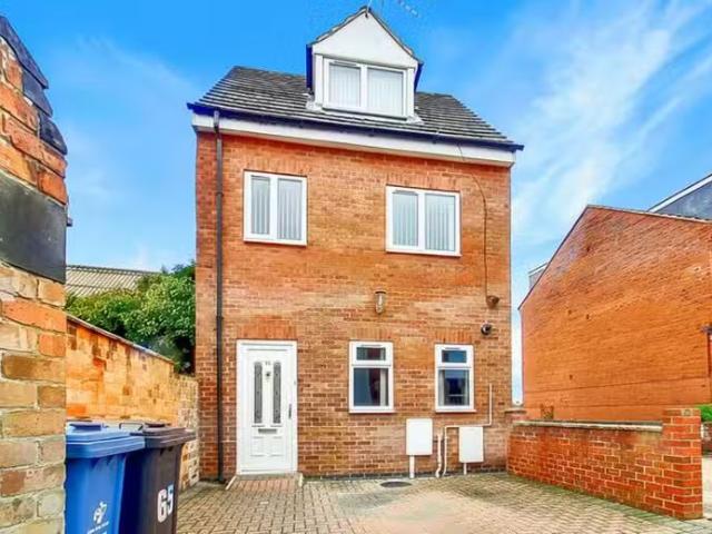 Unique 2 BA 3 bedroom house for rent in Hoult Street, Derby, D.
