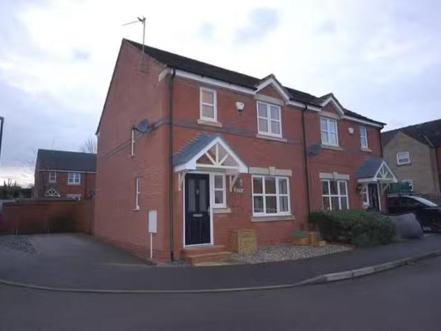 Cheap 2 BA 3 bedroom semi detached house for rent in Malthouse.