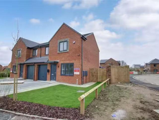 Nice 2 BA 3 bedroom semi detached house for rent in Alder Driv.