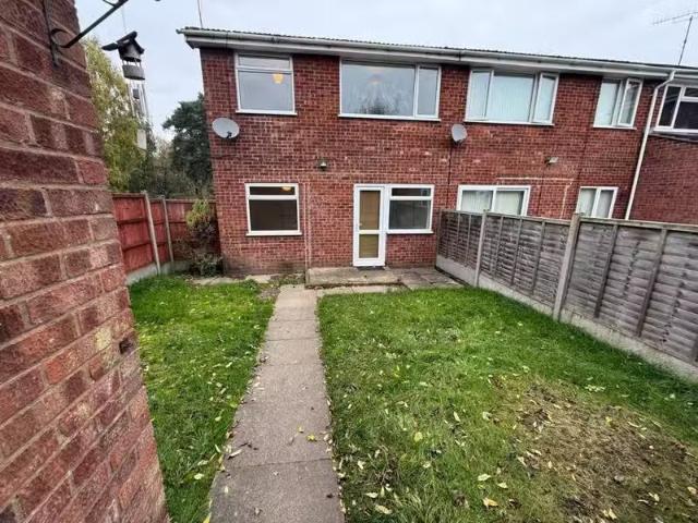 Rental! 2 BA 3 bedroom semi detached house for rent in Blandfo.