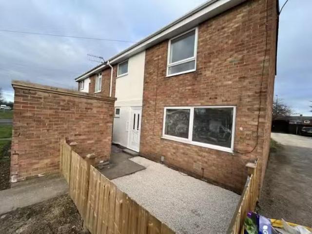 Charming 2 BA 3 bedroom semi detached house for rent in Gowdal.