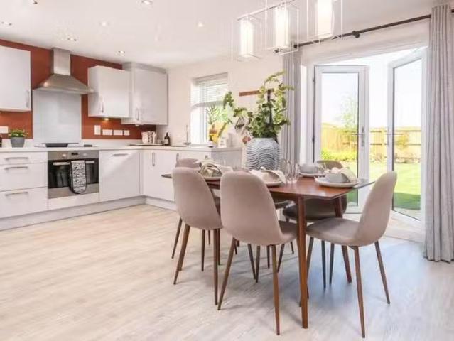 New 2 BA 3 bedroom semi detached house for rent in Great Dunmo.