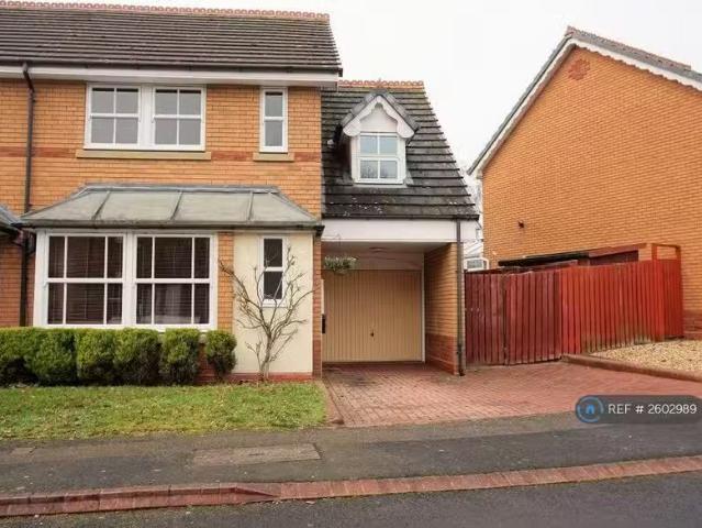 Cheap 2 BA 3 bedroom semi detached house for rent in Kilsby Gr.