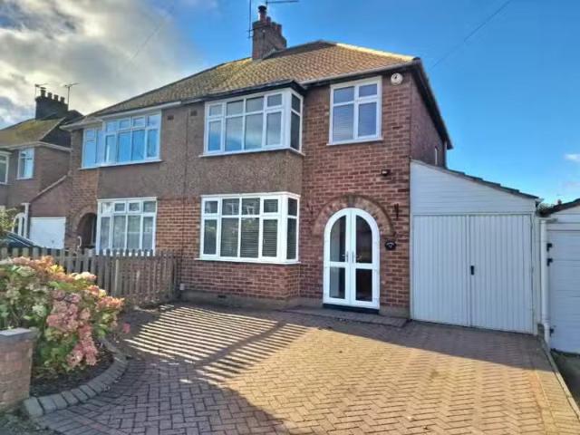 Cozy 2 BA 3 bedroom semi detached house for rent in Summerton.