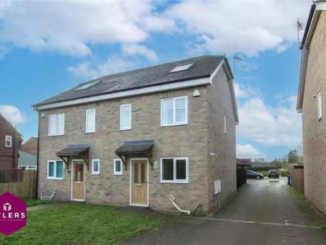 Just in! 2 BA 3 bedroom semi detached house for rent in Schole.