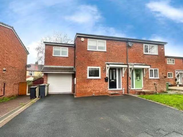 Just in! 2 BA 3 bedroom semi detached house for rent in Willow.