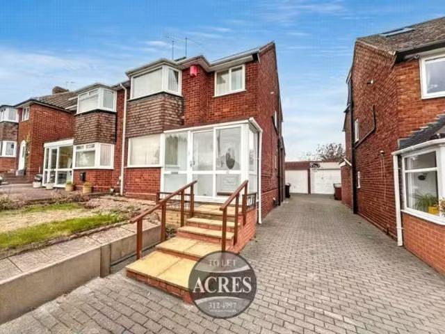 Unique 2 BA 3 bedroom semi detached house for rent in Wimperis.