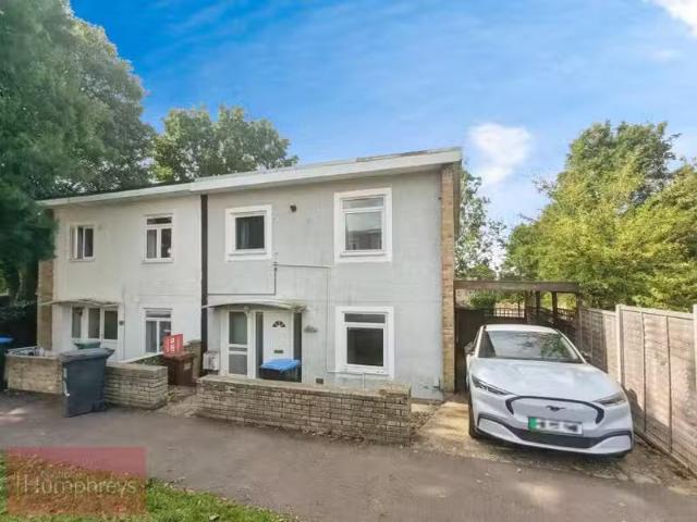 For Rent! 2 BA 4 bedroom terraced house for rent in Willow Way.