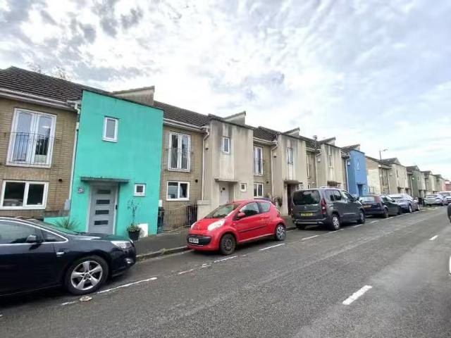 Rental! 2 BA 4 bedroom terraced house for rent in Greenbank Ro.