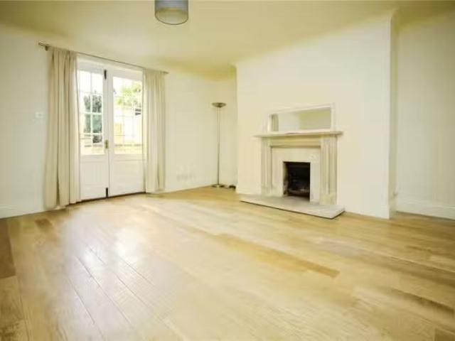 Deal! 2 BA 4 bedroom apartment for rent in Clarence Road, Chel.