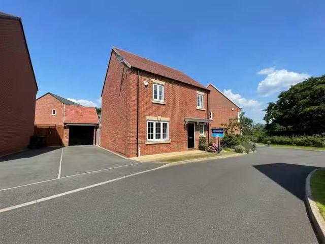 Unique 2 BA 4 bedroom detached house for rent in Wootton Close.