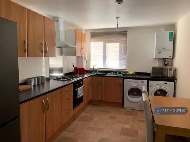 Rental! 2 BA 4 bedroom detached house for rent in Chaney Road.