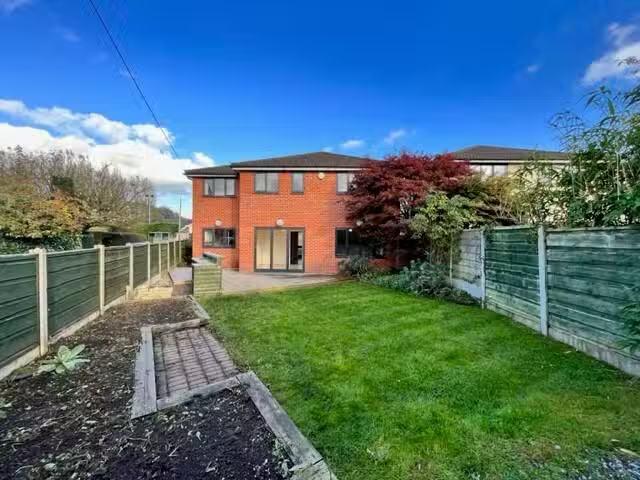Rental! 2 BA 4 bedroom detached house for rent in Marbury Road.