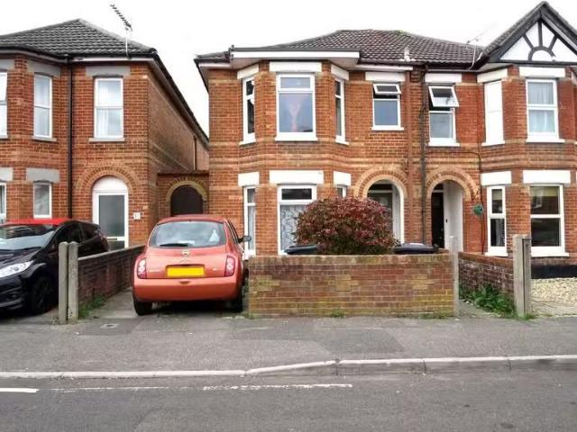 Deal! 2 BA 4 bedroom detached house for rent in Sedgley Road.