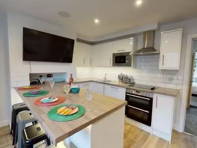 Charming 2 BA 4 bedroom ground floor flat for rent in Fishpond.