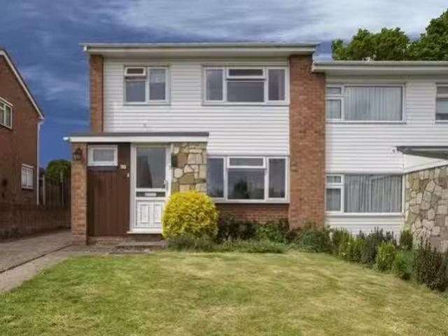 Deal! 2 BA 4 bedroom house for rent in Broadacres, Guildford.