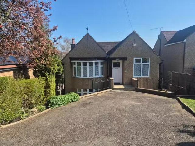 Charming 2 BA 4 bedroom house for rent in Riddlesdown Avenue.
