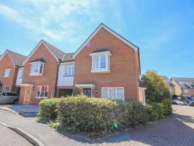 Nice 2 BA 4 bedroom link detached house for rent in Malkin Dri.