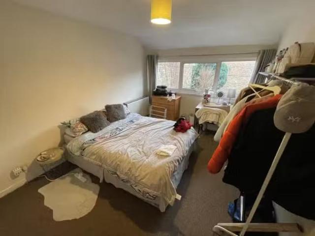 Cheap 2 BA 4 bedroom link detached house for rent in High King.