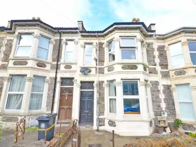 Just in! 2 BA 5 bedroom terraced house for rent in Kennington.