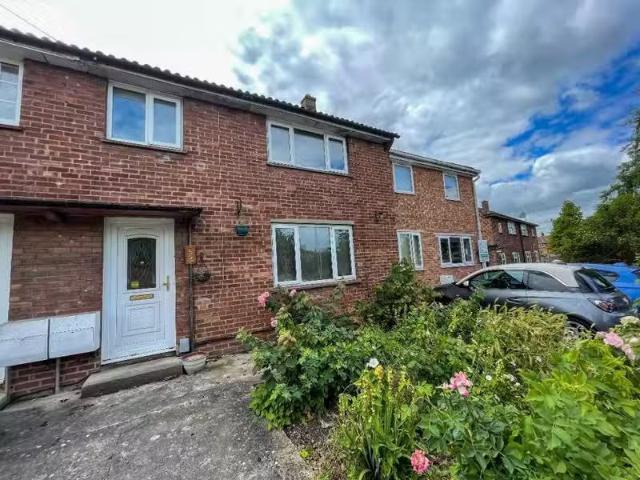 Rental! 2 BA 5 bedroom terraced house for rent in Spalding Way.