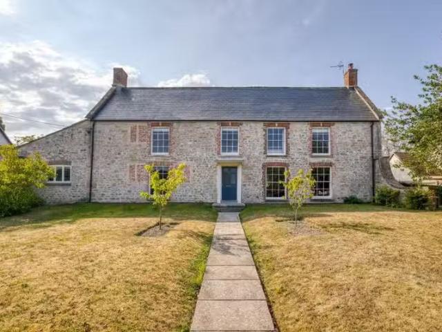 Cheap 2 BA 5 bedroom detached house for rent in Wedmore, Somer.