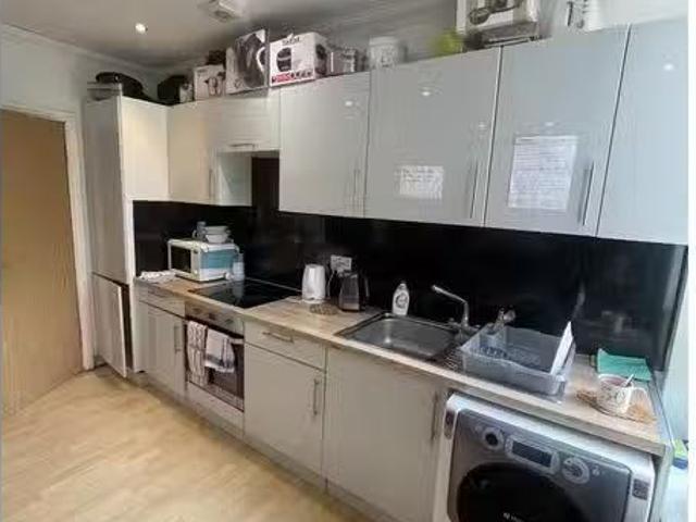 Rental! 2 BA 5 bedroom flat for rent in Flat 3, Marlborough Ro.