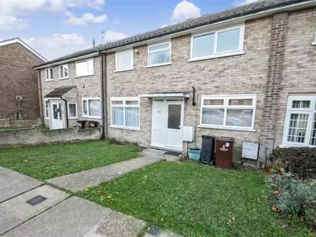 Charming 2 BA 5 bedroom semi detached house for rent in Hickor.
