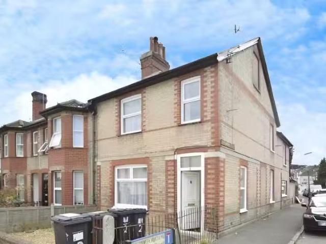Just in! 2 BA 5 bedroom semi detached house for rent in Lytton.