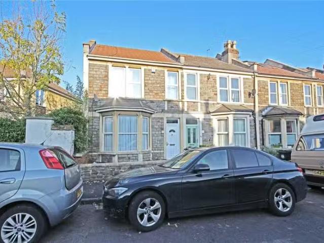 Cozy 2 BA 6 bedroom end of terrace house for rent in Radnor Ro.