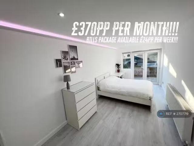 Cozy 2 BA 6 bedroom semi detached house for rent in Priest Ave.
