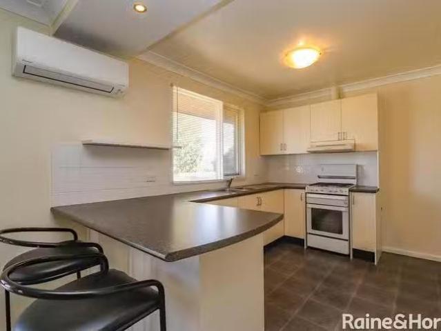 Cheap 2 Bassett Drive, West Bathurst, NSW 2795