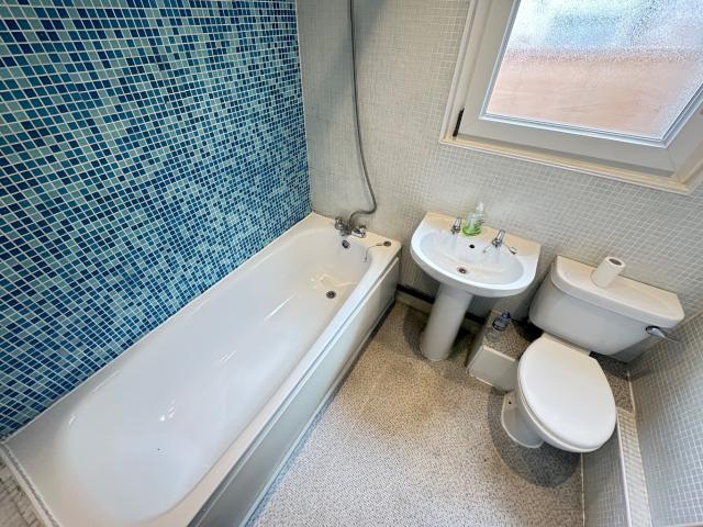 Charming 2 Bed Terrace Home in Luton Town Centre, Available Now