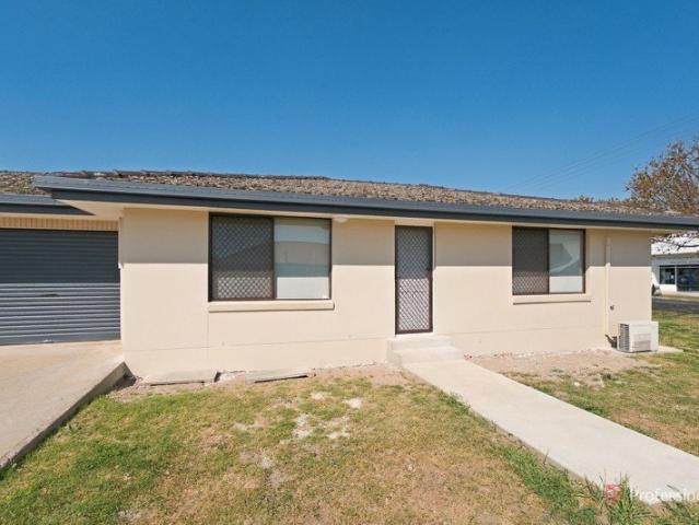 Charming 2 Bed Unit Close to Town