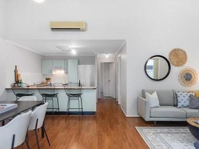 Charming 2 Bed Unit in Quiet Complex