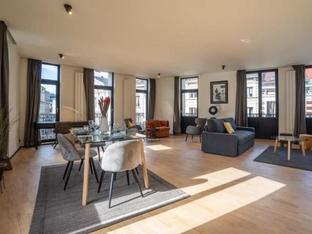 Charming 2 Bed Apt, 115m², Bright & Modern