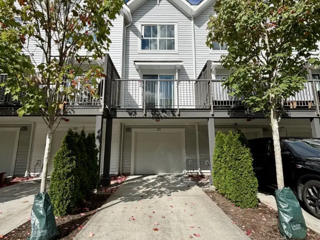 Charming 2 Bed + Den Townhouse at Seaside by Mosaic in Sunny Tsawwassen!