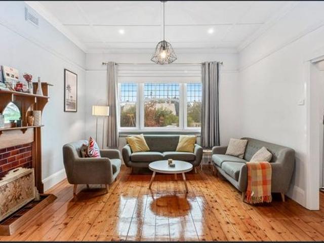 Charming 2 Bed Home in Newtown, $550/week Fully Furnished