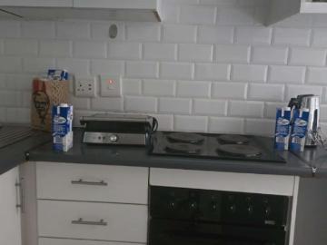 Charming 2 bed Home in Glenvista with Secure Living