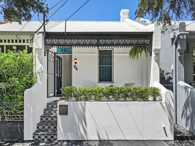 Charming 2 bed semi in ultra convenient location