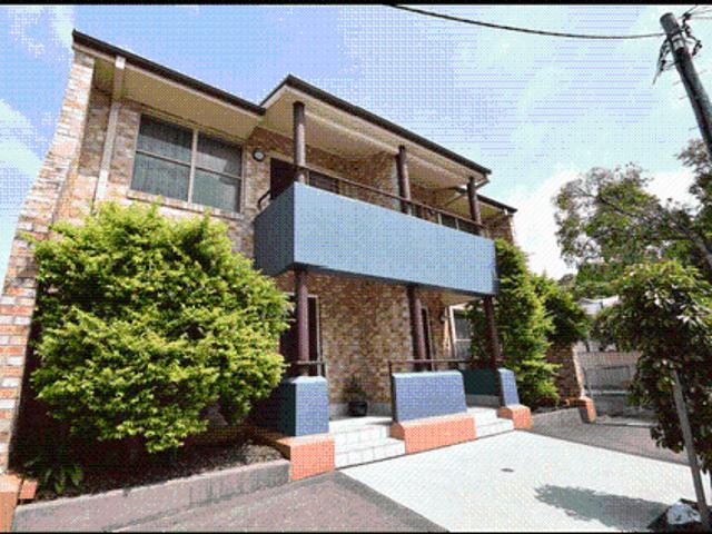 Charming 2 Bedroom, 1 Bathroom Unit with Car Park Fully Furnished!
