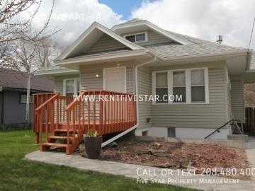 Charming 2 Bedroom 1 Bathroom Upstairs Apartment in University Area! Visit rentfivestar.com for details