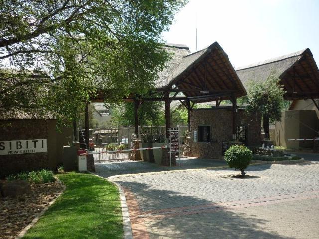 Charming 2 Bedroom, 2 Bathroom Corner Unit in Sibiti Private Estate, Fourways