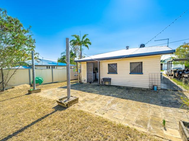 Charming 2 Bedroom Cottage with Renovated Interior