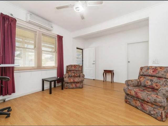 Charming 2 Bedroom Cottage with Self Contained Granny Flat – Frankston