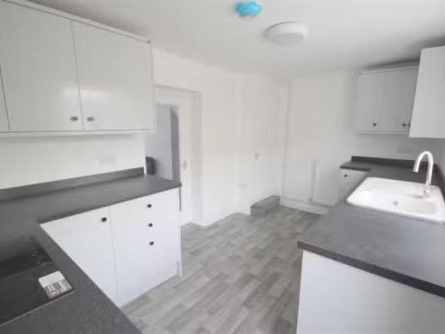 Nice 2 bedroom cottage for rent in Soundwell Road, Kingswood.