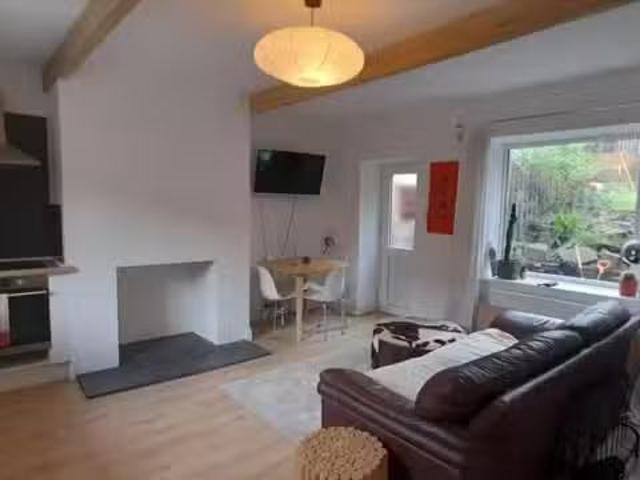 Unique 2 bedroom cottage for rent in Sun Street, Haworth, Keig.